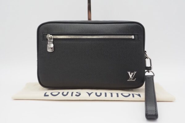 imgrc0088043378 Louis Vuitton Pochette Kasai Taiga Shoulder Bag Black