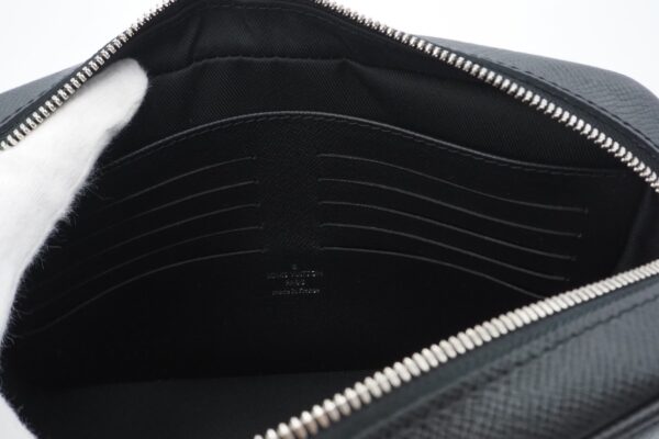 imgrc0088043388 Louis Vuitton Pochette Kasai Taiga Bag Black