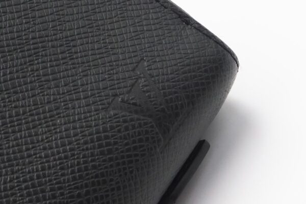 imgrc0094479535 Louis Vuitton Zippy XL Taiga Leather Travel Case Black