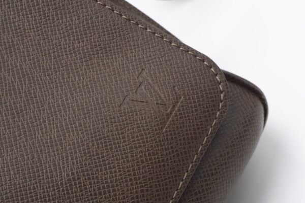 imgrc0095242456 Louis Vuitton Taiga Roman PM Shoulder Bag Brown