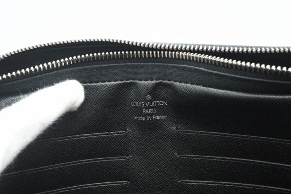 imgrc0095356983 Louis Vuitton Taiga Pavel Bag Black