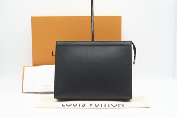 imgrc0095531817 Louis Vuitton Taiga Pochette Voyage MM Clutch Bag Black