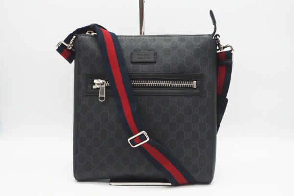 imgrc0095531882 Gucci GG Supreme Messenger Bag Black Gray