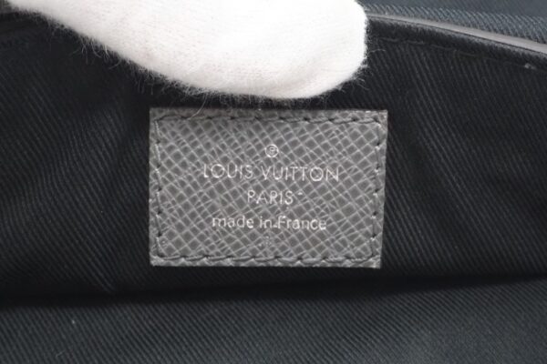 imgrc0095693462 Louis Vuitton Taiga District PM Shoulder Bag Gray