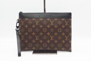 imgrc0095879426 Louis Vuitton Looping Shoulder Bag Monogram Canvas