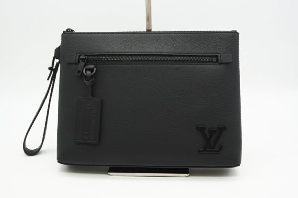 imgrc0096355879 Louis Vuitton Aerogram Pochette iPad Clutch Bag Black