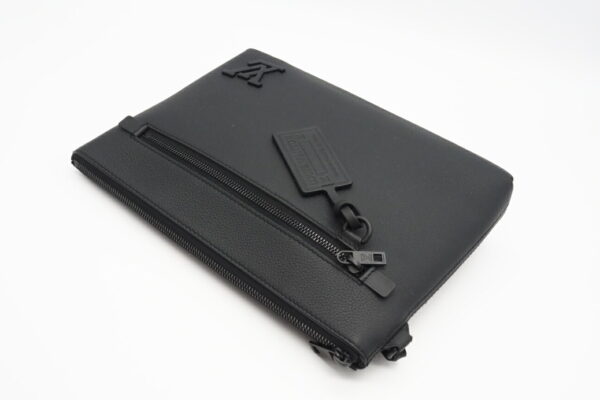 imgrc0096355880 Louis Vuitton Aerogram Pochette iPad Clutch Bag Black