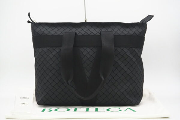 imgrc0096940650 Bottega Veneta Maxi Intrecciato Rubber Tote Bag Scorpito