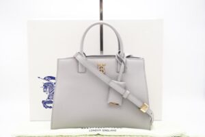 imgrc0098636868 Ferragamo Vara Leather Tote Bag