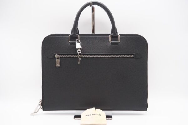 imgrc0098893405 Louis Vuitton Taiga Porte de Cuman Slim Briefcase Black