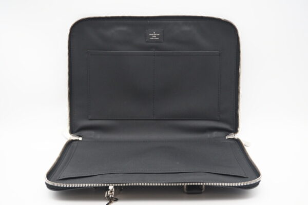 imgrc0098893419 Louis Vuitton Taiga Porte de Cuman Slim Briefcase Black