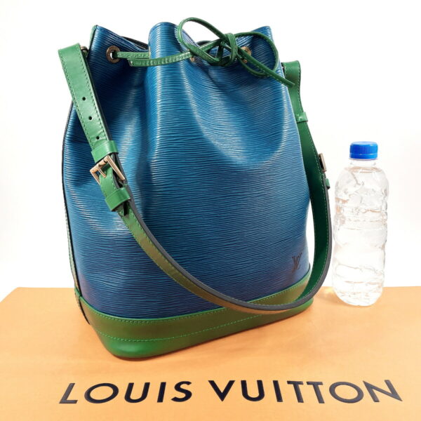 n3112914 2 Louis Vuitton Noe Shoulder Bag Epi Leather Blue