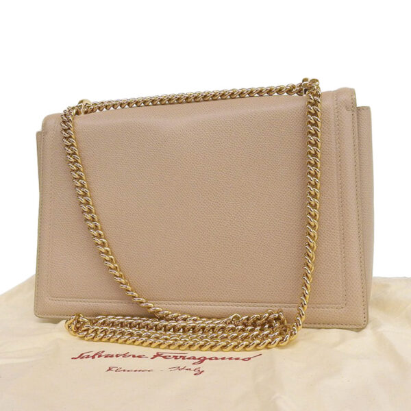 ob1863 2 Ferragamo Vara Shoulder Bag Chain Leather Pink Beige