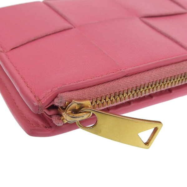 ob1929 4 Bottega Veneta Maxi Intrecciato Cassette Compact Wallet Pink