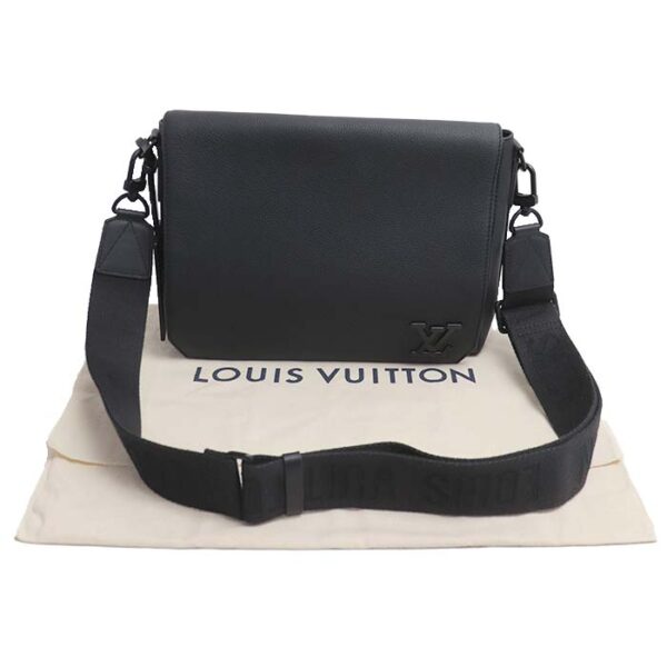 sb24 0315 30 325 Louis Vuitton Takeoff Messenger Shoulder Bag Black