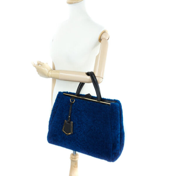 sw21 0917 04 Fendi 2Jours Toujours Handbag Shearling Blue