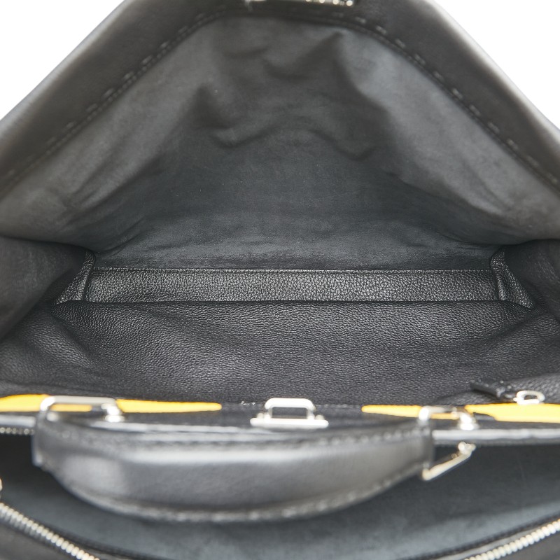 Fendi Selleria Peekaboo Leather Shoulder Bag Black - Image 4