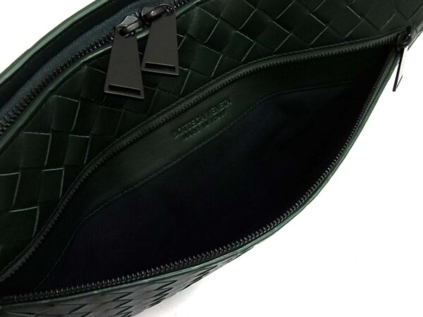 240926m14e Bottega Veneta Maxi Intrecciato Clutch Bag