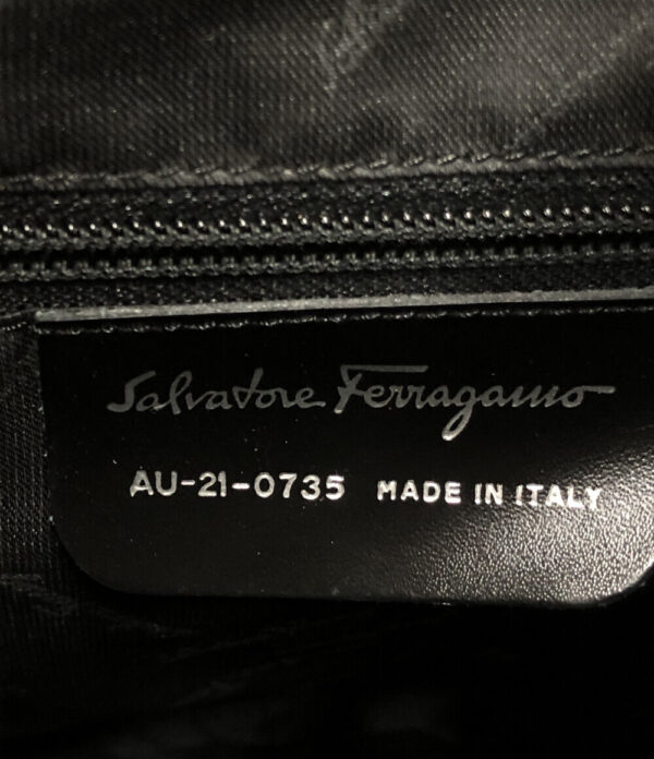 a162891001 4 Salvatore Ferragamo Shoulder Bag