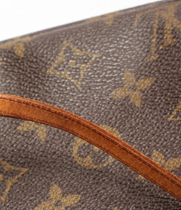 abo0052661 7 Louis Vuitton Pochette Accessoire Monogram Handbag