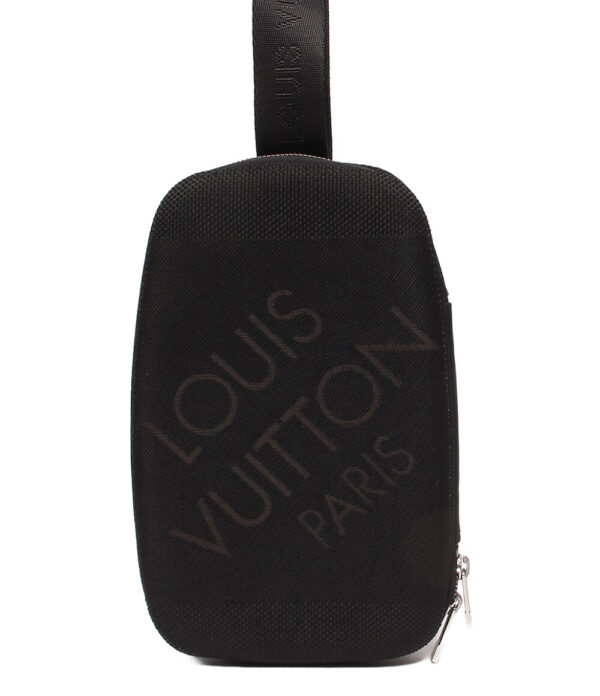 aol0092939 1 Louis Vuitton Maje Damier Jean Body Bag