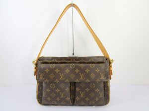 compass1720765836 Gucci GG Medium Messenger Bag