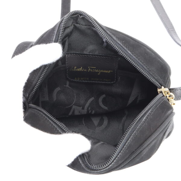 img 01634241 Salvatore Ferragamo Vara Leather Shoulder Bag Black