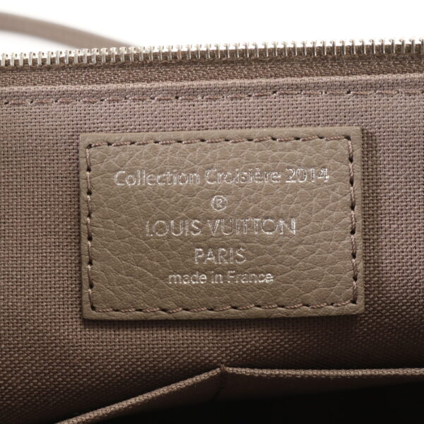 img 01682875 Louis Vuitton Ecentiel Leather Shoulder Bag Taurillon Clemence