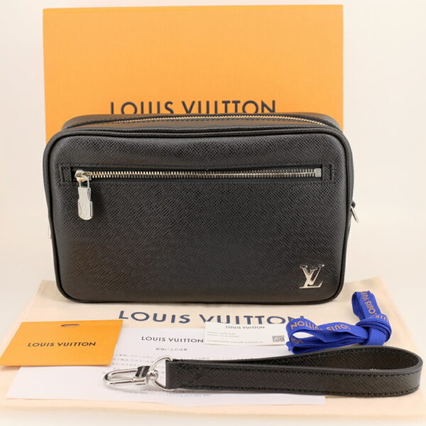 imgrc0081444802 Louis Vuitton Pochette Kasai Shoulder Bag Taiga Leather