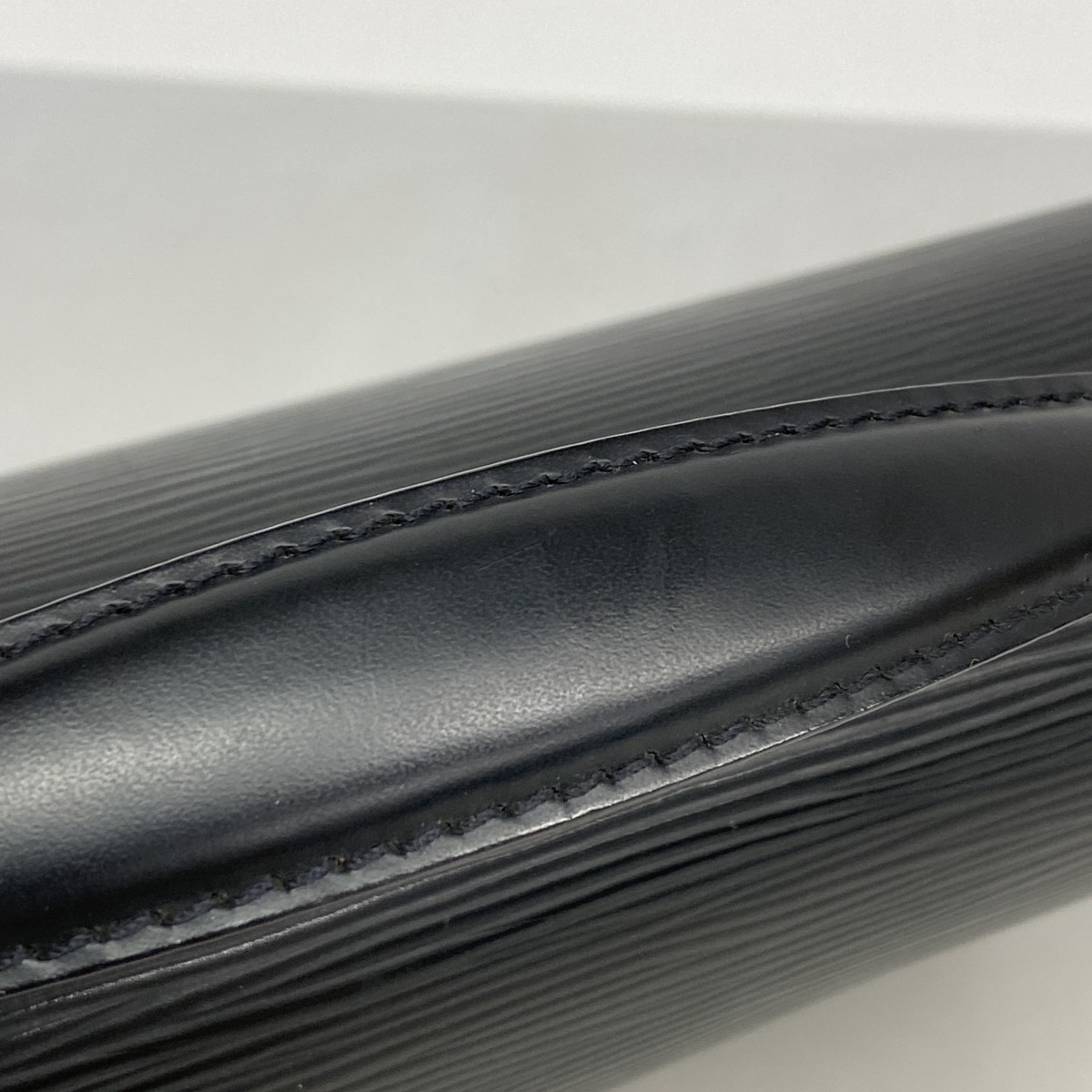 Louis Vuitton Epi Monceau Handbag Black - Image 10