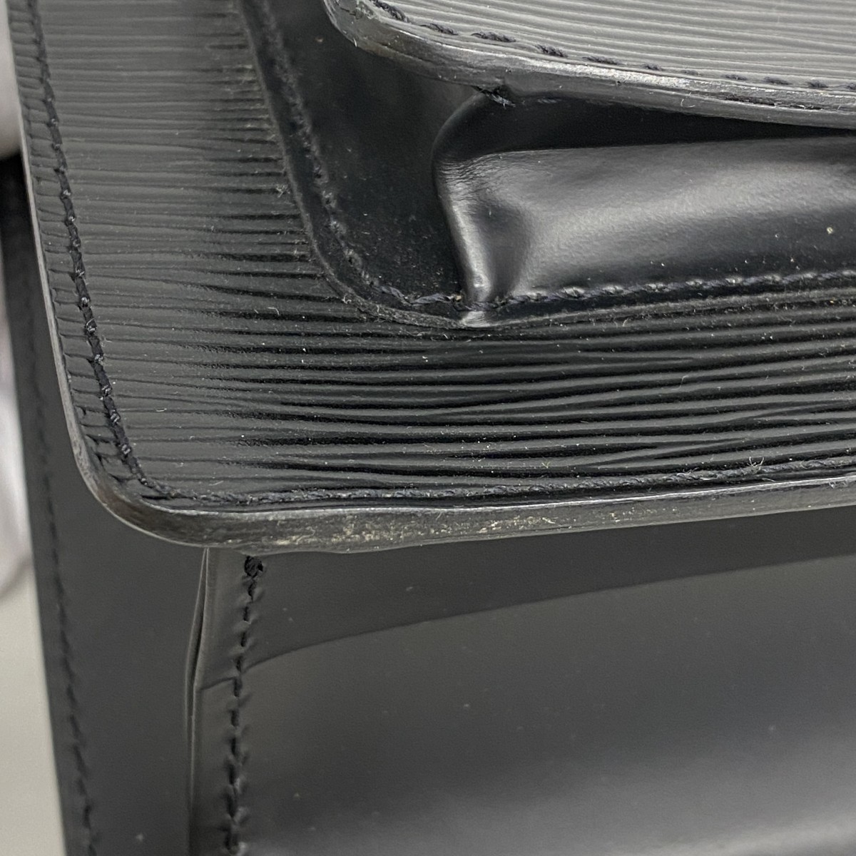 Louis Vuitton Epi Monceau Handbag Black - Image 8